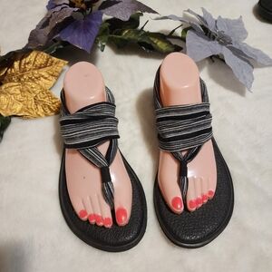 Sanuk sandals shoes for women size 9